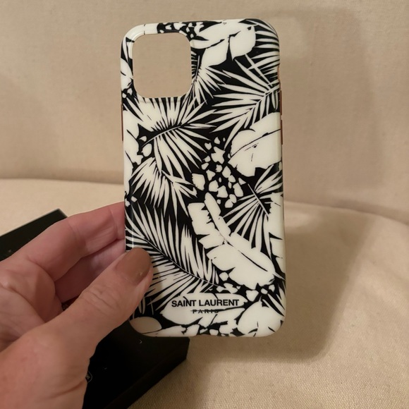 Saint Laurent iPhone11 pro case - Picture 6 of 10